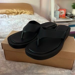 Brand new never word princess polly black platform flip flops